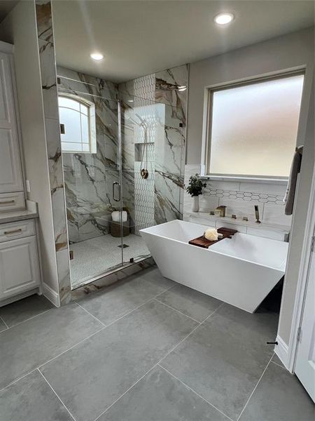 Other Interior Picture of a Similar Master Bathroom Tub Built by Tx Best Home Builders.