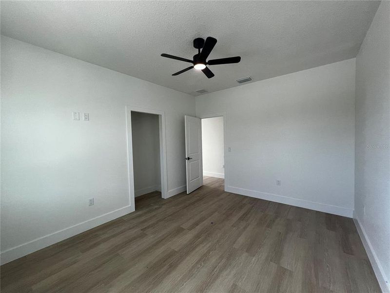 Spacious, unfurnished interior of a new home in , Tampa (Image 12).