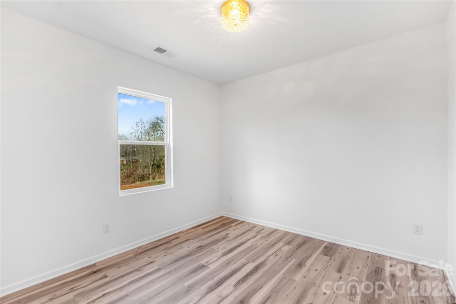 Spacious, unfurnished interior of a new home in , Shelby (Image 19).