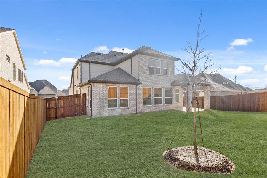 Exterior details and patio area of a home in , Garland (Image 16).