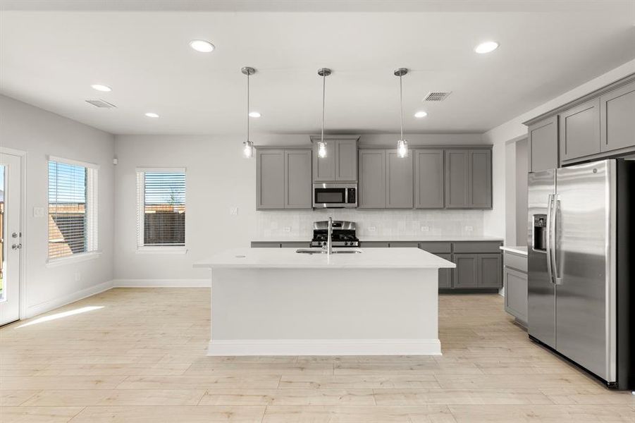 18. 2126 Rhodora - Kitchen