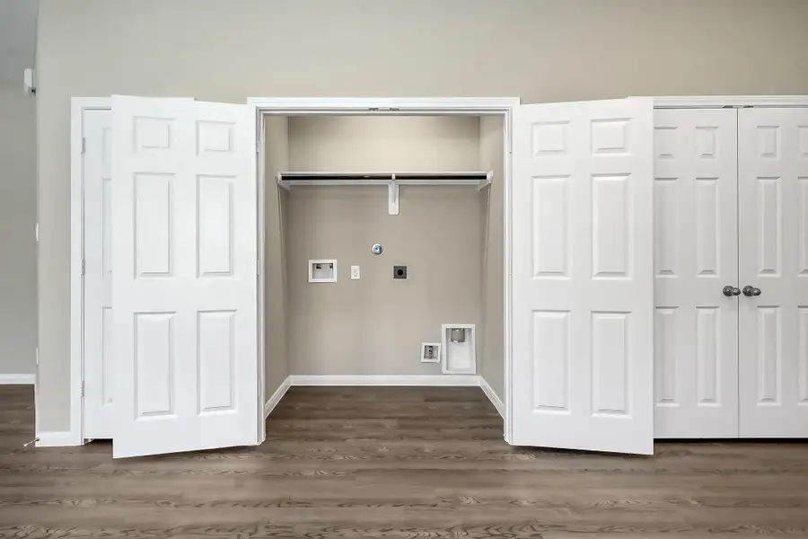 Spacious, unfurnished interior of a new home in , Cleveland (Image 9).