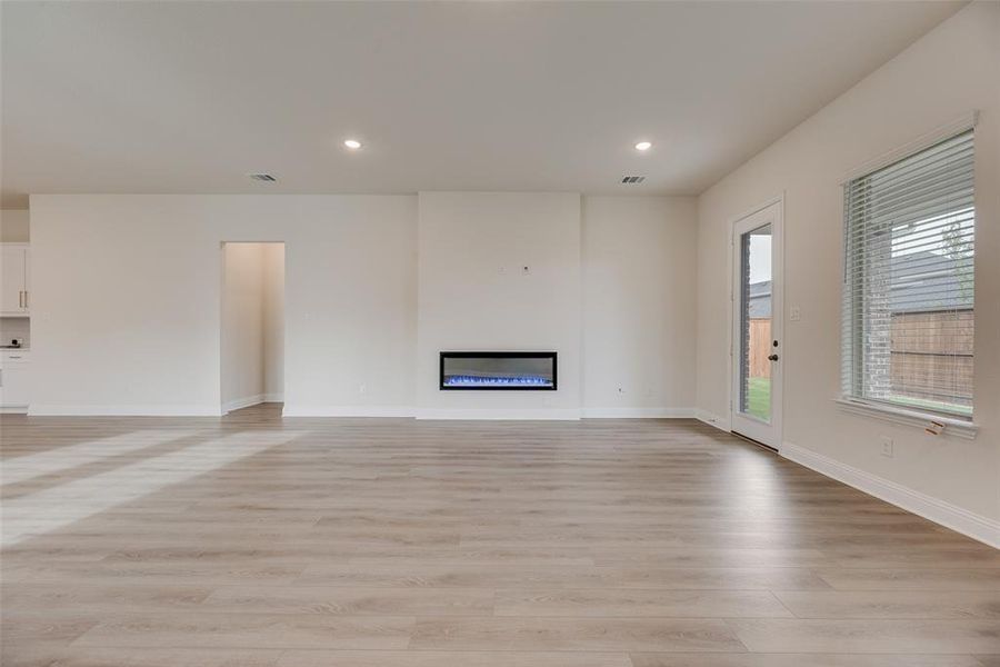 Spacious, unfurnished interior of a new home in Bayside, Rowlett (Image 19).