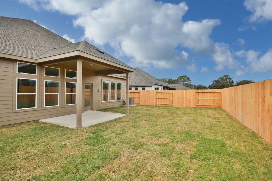 Exterior details and patio area of a home in Ellis Cove, Seabrook (Image 25).