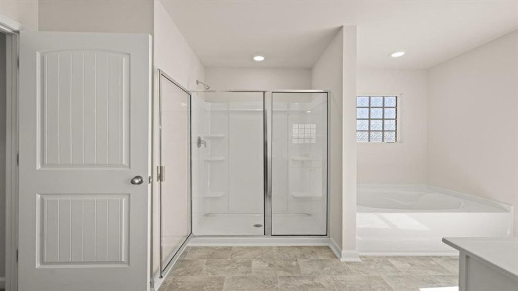 Spacious, unfurnished interior of a new home in Thompson Ridge, Dallas (Image 27).