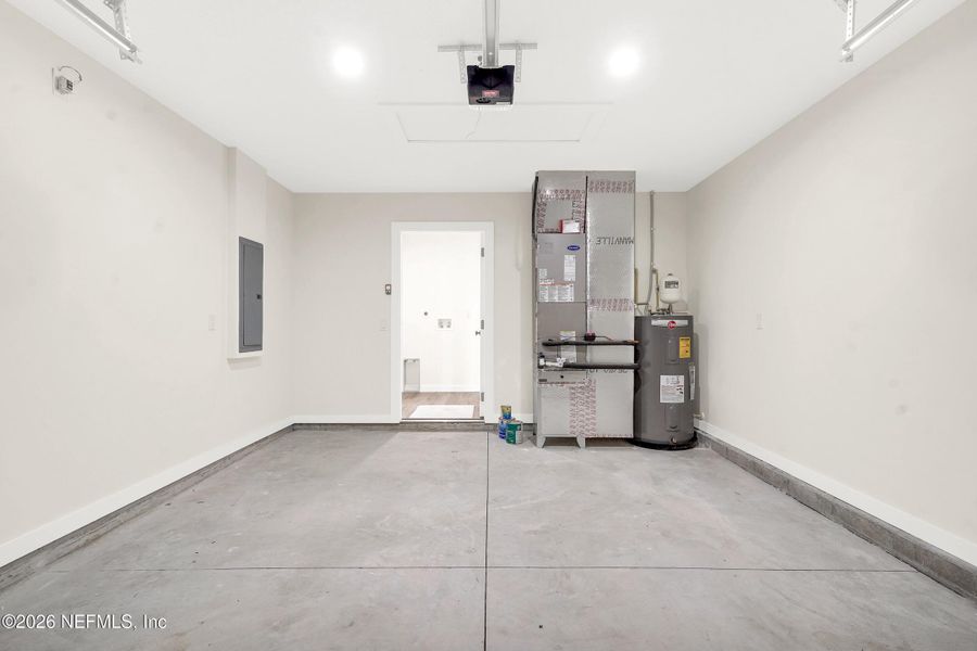 Spacious, unfurnished interior of a new home in , St. Augustine (Image 25).