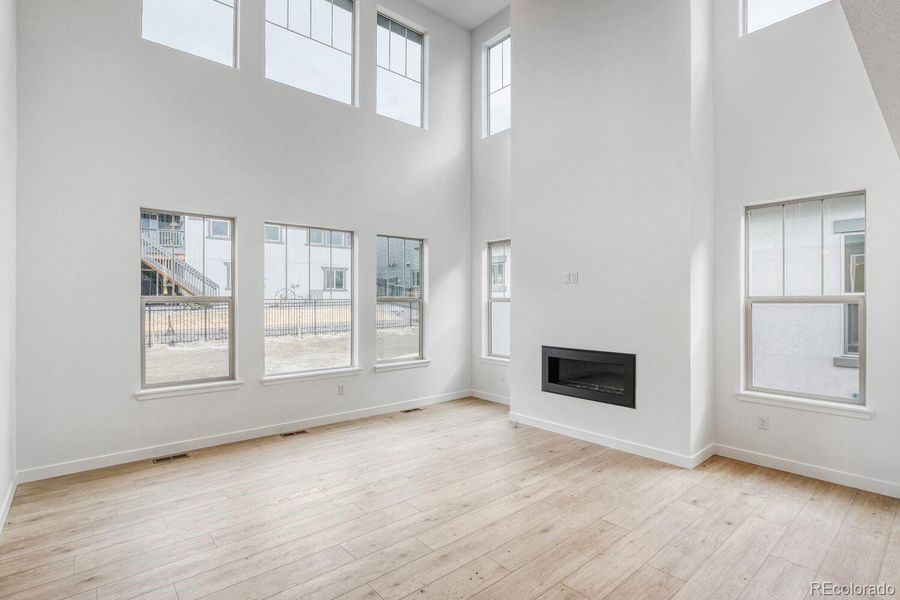 Spacious, unfurnished interior of a new home in Red Rocks Ranch, Morrison (Image 9).