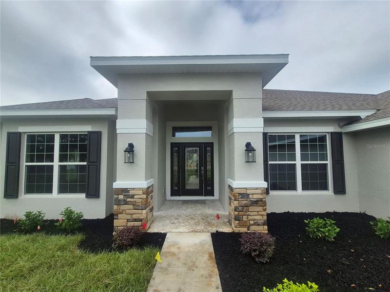Exterior details and patio area of a home in Hill Country Estates, Dade City (Image 36).