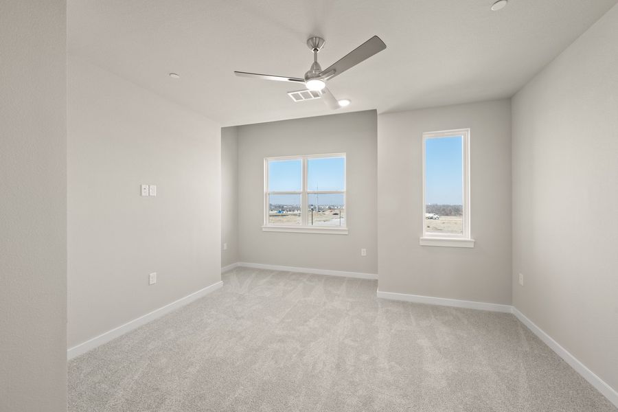 Spacious, unfurnished interior of a new home in Wildridge, Oak Point (Image 20).