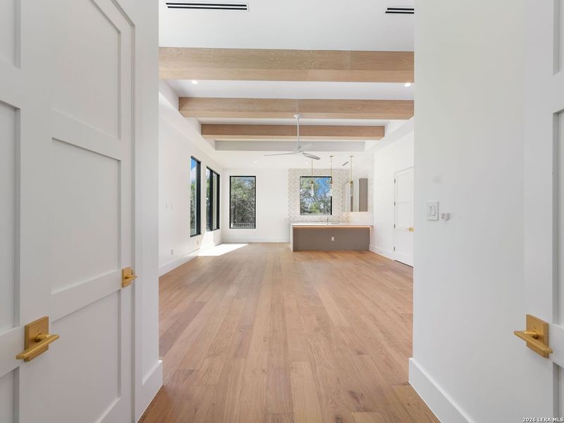 Spacious, unfurnished interior of a new home in , San Antonio (Image 58).