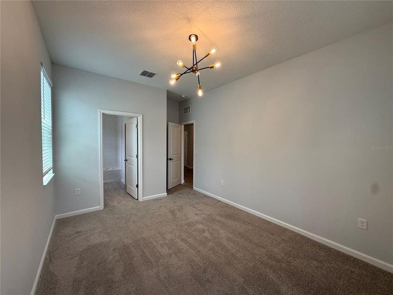 Spacious, unfurnished interior of a new home in Lakewood Park, Deland (Image 20).