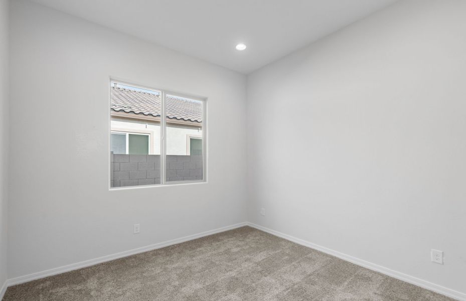 Spacious, unfurnished interior of a new home in Artisan at Asante, Surprise (Image 19).