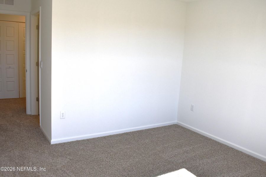 Spacious, unfurnished interior of a new home in Irongate Villas, Jacksonville (Image 25).