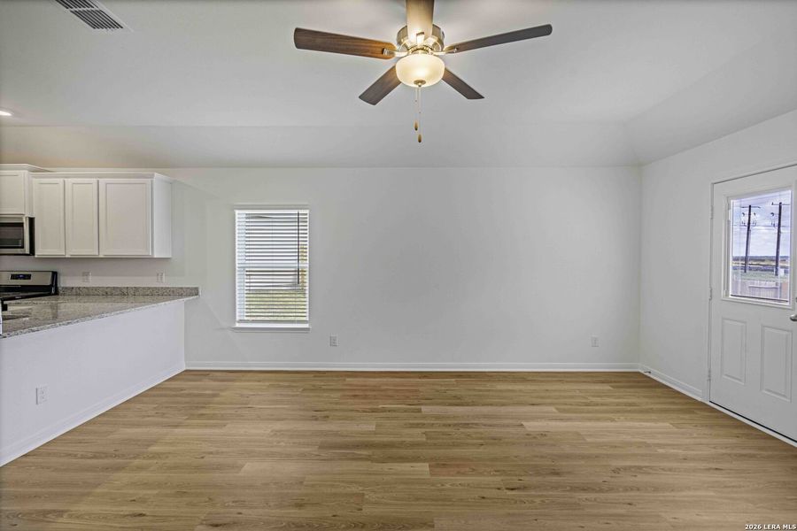 Spacious, unfurnished interior of a new home in , San Antonio (Image 20).