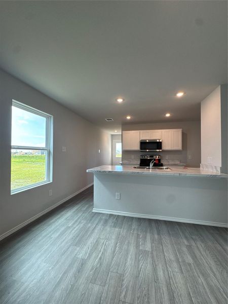 Spacious, unfurnished interior of a new home in Santa Fe, Cleveland (Image 19).