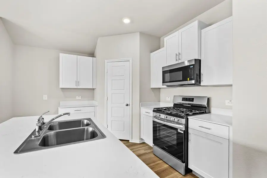 Furnished interior view inside a new home in Sunnycreek, Crowley (Image 7).