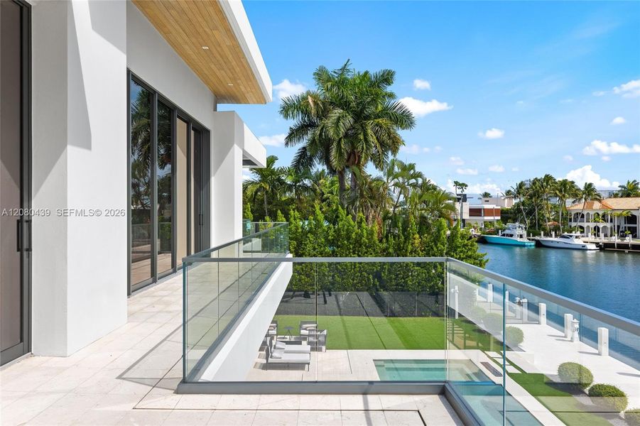 Exterior details and patio area of a home in , Fort Lauderdale (Image 3).