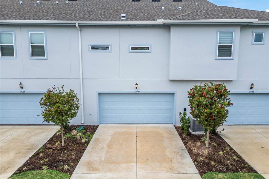 Exterior details and patio area of a home in , Orlando (Image 23).