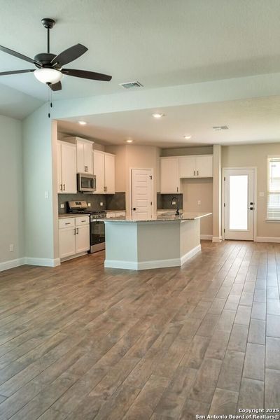 Spacious, unfurnished interior of a new home in Morgan Meadows, San Antonio (Image 8).