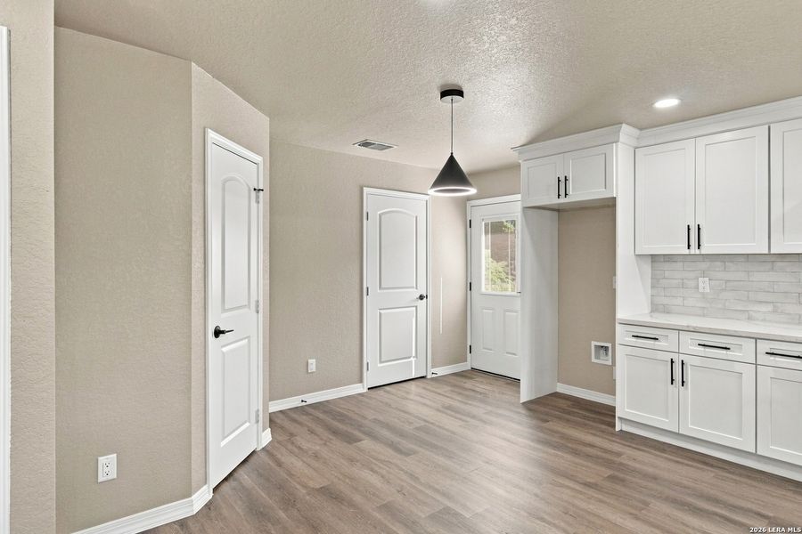 Spacious, unfurnished interior of a new home in , San Antonio (Image 11).