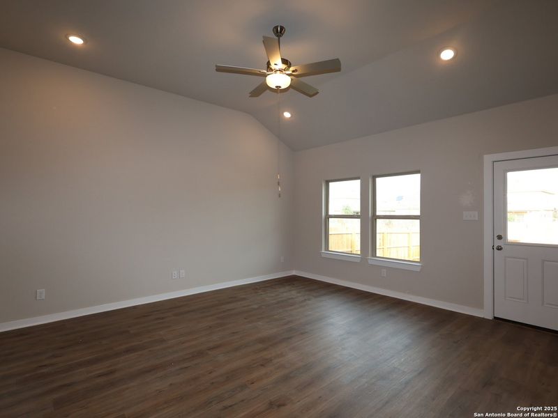 Spacious, unfurnished interior of a new home in Winding Brook, San Antonio (Image 17).
