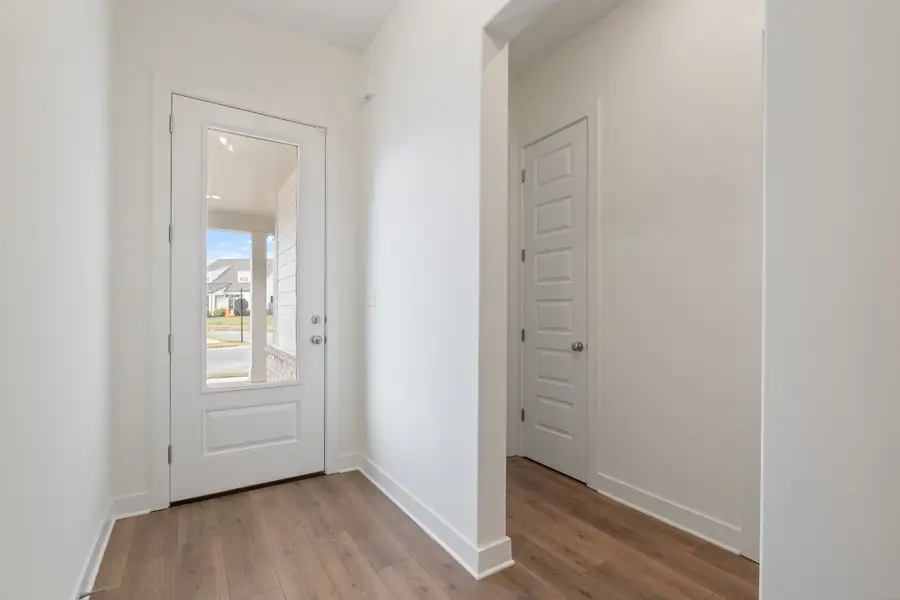 Spacious, unfurnished interior of a new home in Myers Park, Arlington (Image 12).