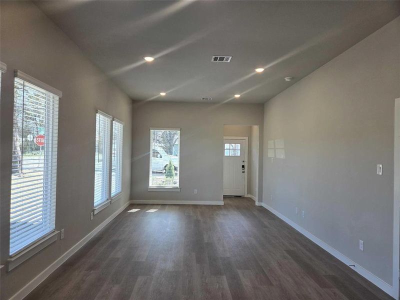 Spacious, unfurnished interior of a new home in , Denison (Image 9).