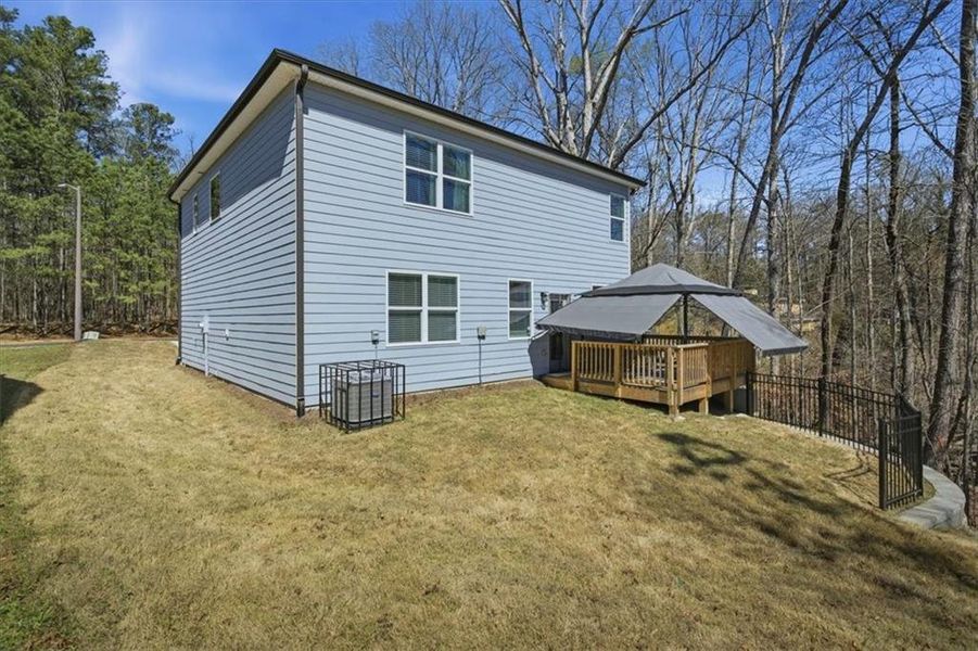 Exterior details and patio area of a home in Tell River, Atlanta (Image 4). Exterior details and patio area of a home in Tell River, Atlanta (Image 4).