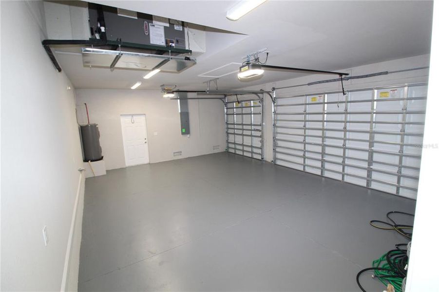 Spacious, unfurnished interior of a new home in , Port Charlotte (Image 9).