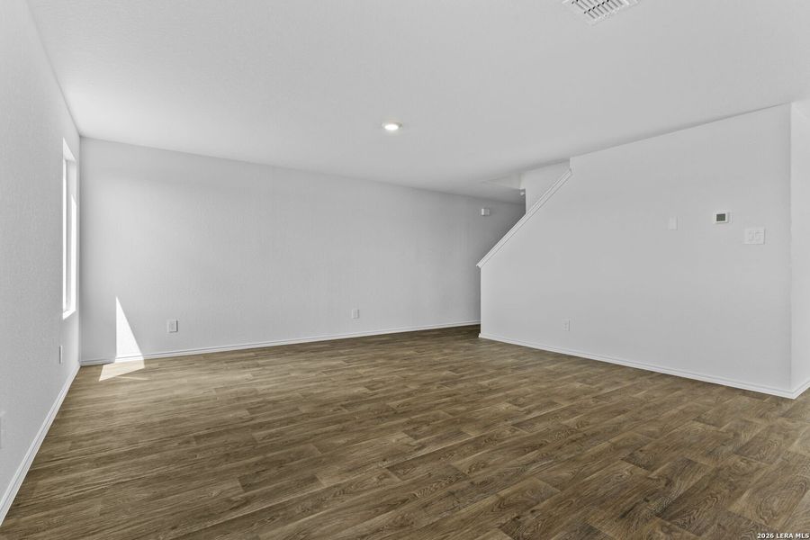 Spacious, unfurnished interior of a new home in Avenida, Converse (Image 20).