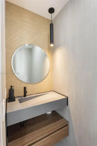 Close-up of interior finishes inside a home in , Fort Lauderdale (Image 24). Close-up of interior finishes inside a home in , Fort Lauderdale (Image 24).