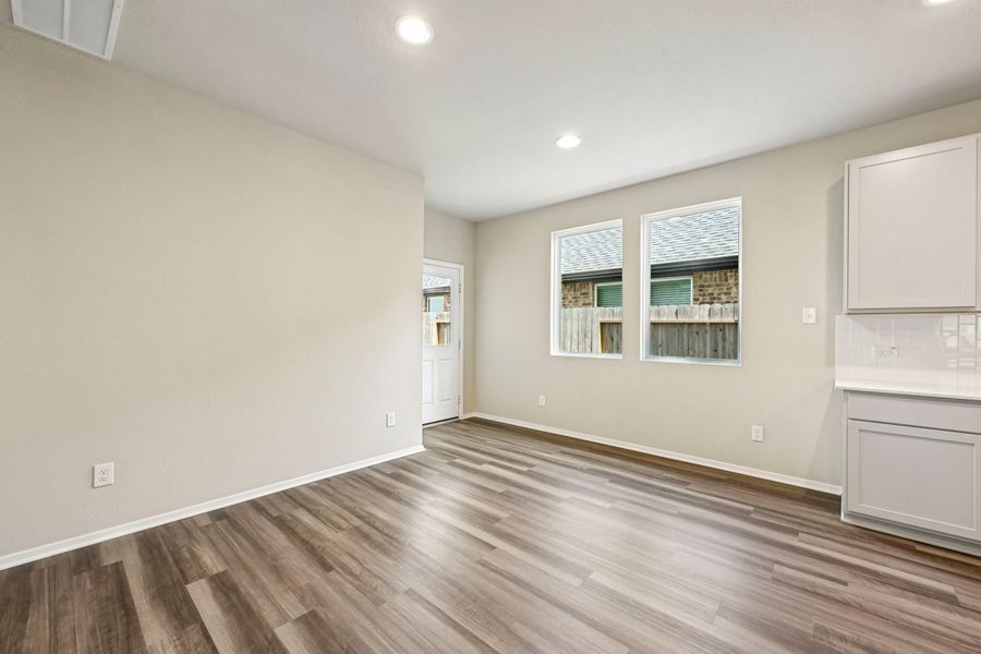 Spacious, unfurnished interior of a new home in Sorella, Tomball (Image 17).