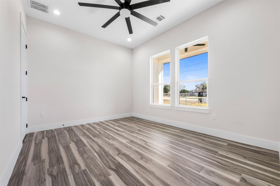 Spacious, unfurnished interior of a new home in , Baytown (Image 38).