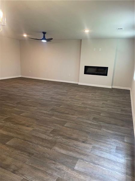 Spacious, unfurnished interior of a new home in Crossvine Village, LaGrange (Image 8).