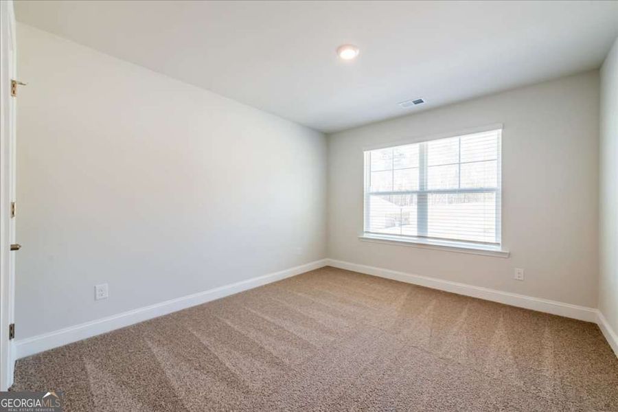 Spacious, unfurnished interior of a new home in Carson's Walk, Macon (Image 31).