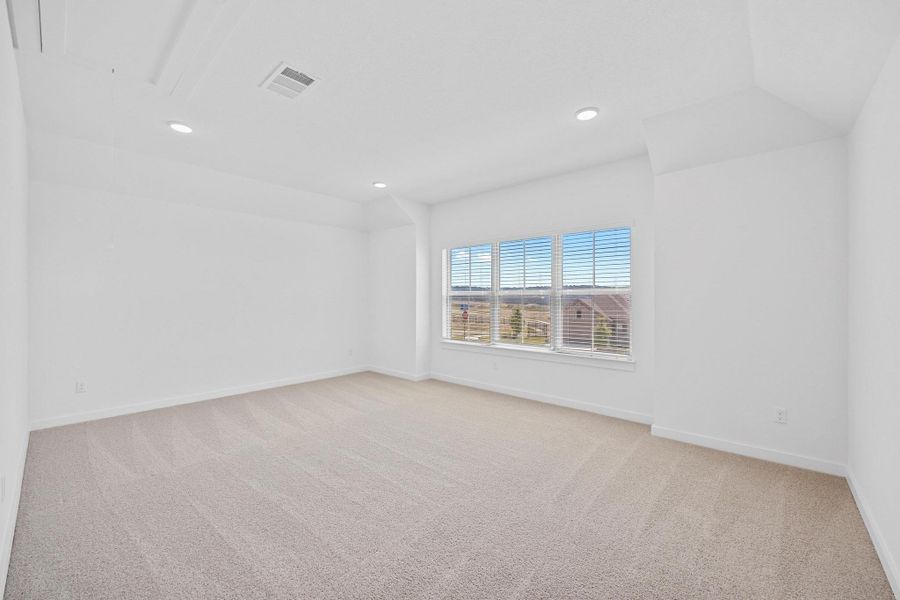 Spacious, unfurnished interior of a new home in Lakeside at Tessera, Lago Vista (Image 19).