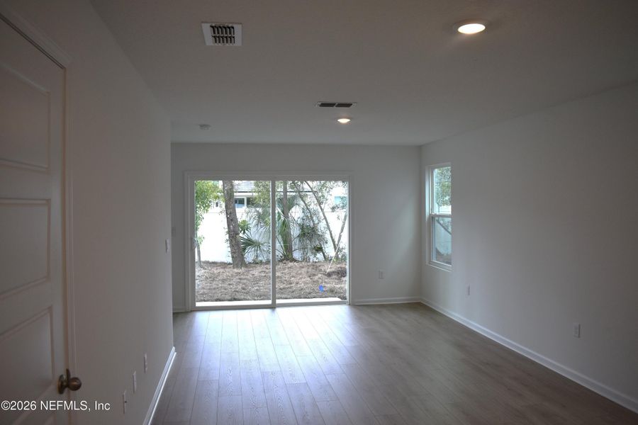Spacious, unfurnished interior of a new home in Irongate Villas, Jacksonville (Image 26).