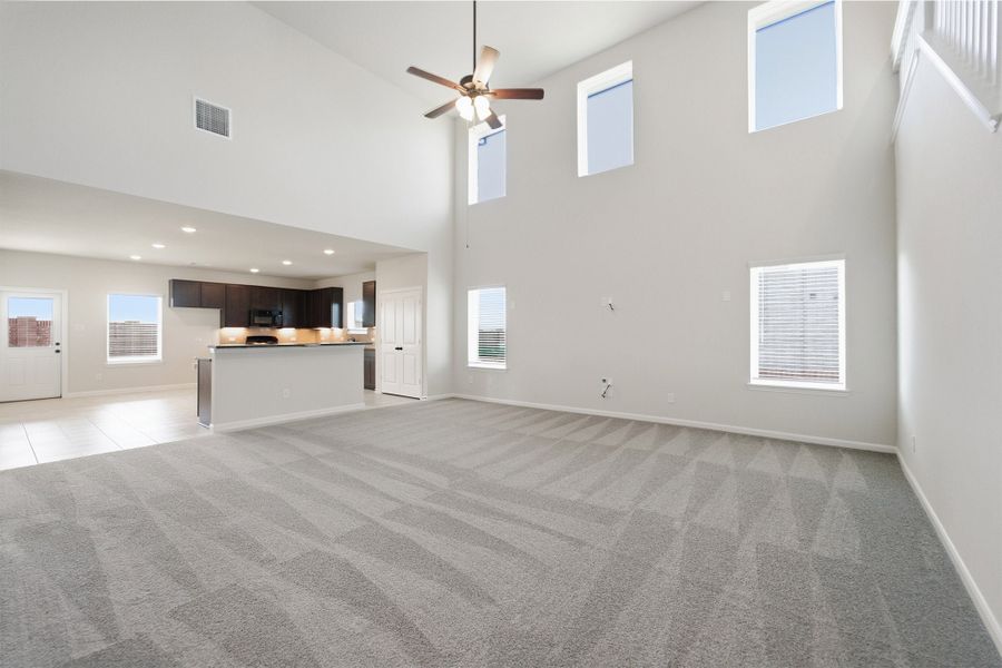 Spacious, unfurnished interior of a new home in Saddlebrook Estates, Waxahachie (Image 52).
