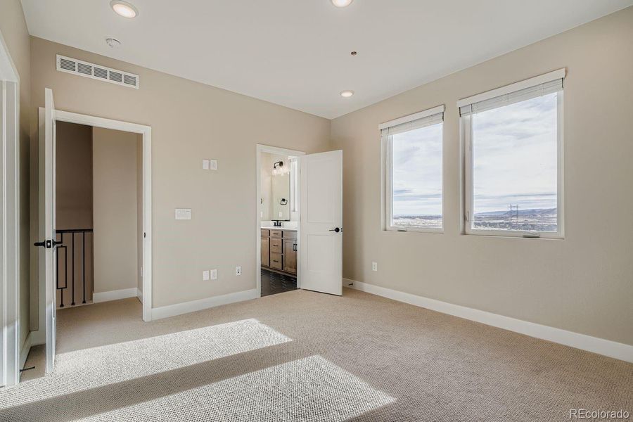 Spacious, unfurnished interior of a new home in , Lakewood (Image 14).