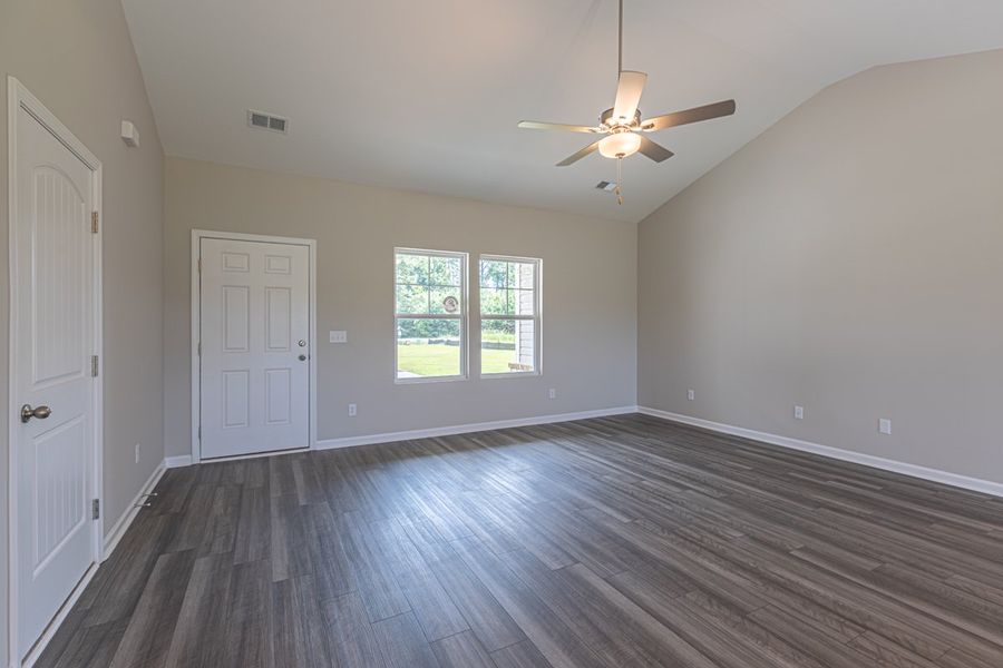 Representative unfurnished interior of a home built from the Dillon II by Great Southern Homes in Shady Grove, Conway (Image 43).
