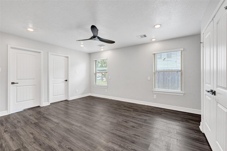 Spacious, unfurnished interior of a new home in , League City (Image 20).