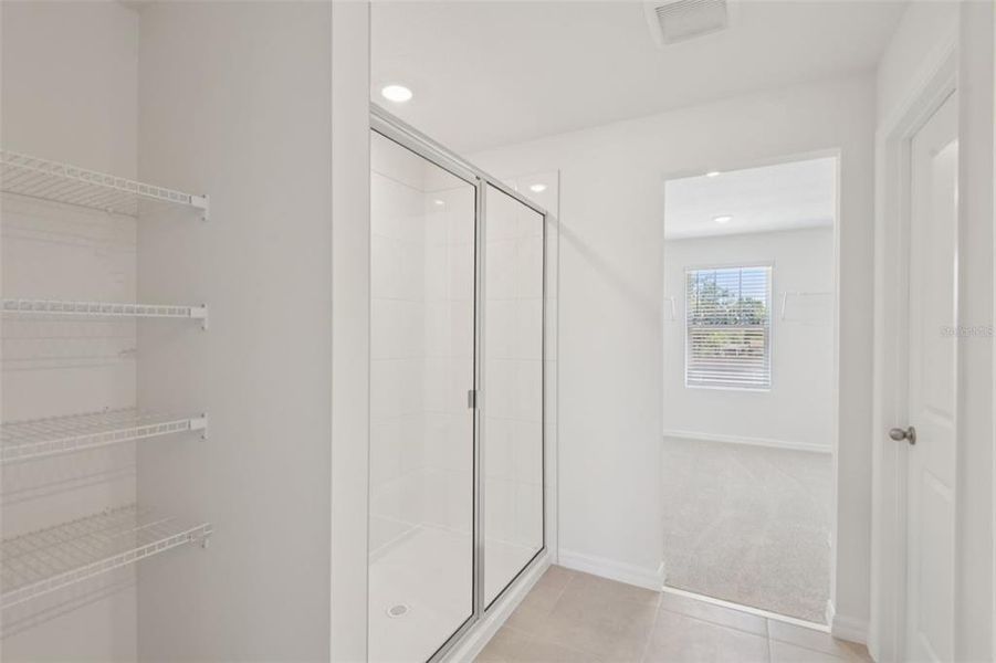 Spacious, unfurnished interior of a new home in Hilltop Vistas, Dade City (Image 30).