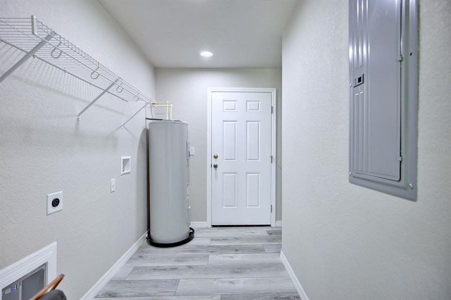 Spacious, unfurnished interior of a new home in , Avon Park (Image 16).