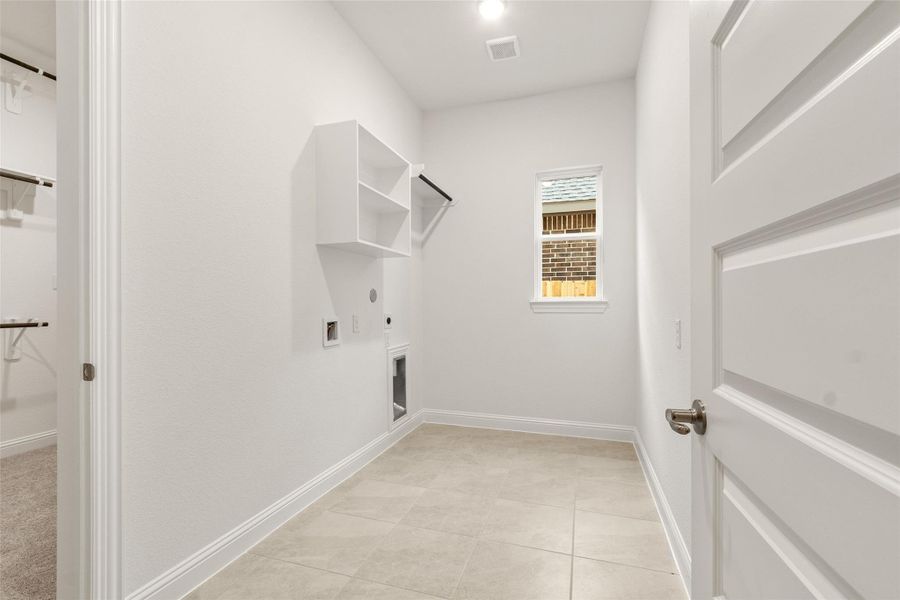 Spacious, unfurnished interior of a new home in Sundance Cove, Crosby (Image 19). Spacious, unfurnished interior of a new home in Sundance Cove, Crosby (Image 19).