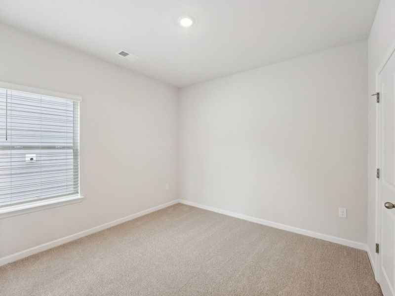 Spacious, unfurnished interior of a new home in Northwoods at Mirror Lake, Villa Rica (Image 18).