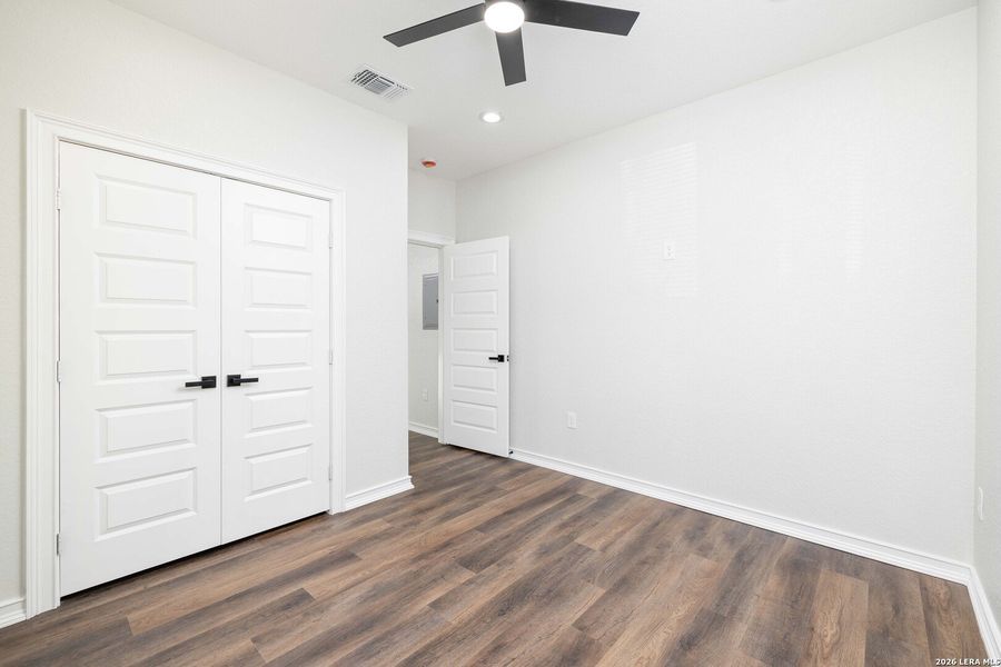 Spacious, unfurnished interior of a new home in , Canyon Lake (Image 16).