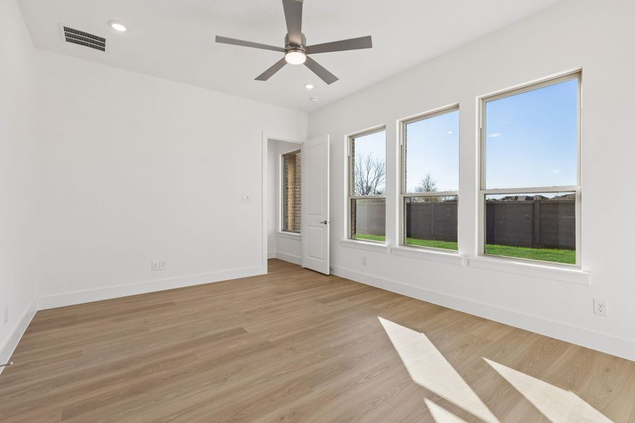 Spacious, unfurnished interior of a new home in Painted Tree Lakeside, McKinney (Image 26).