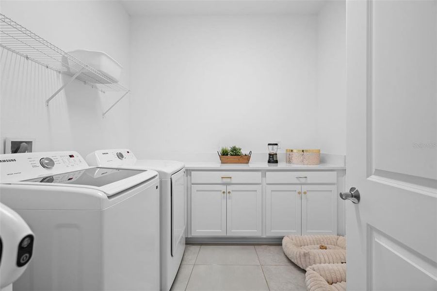 Furnished interior view inside a new home in , Orlando (Image 46).