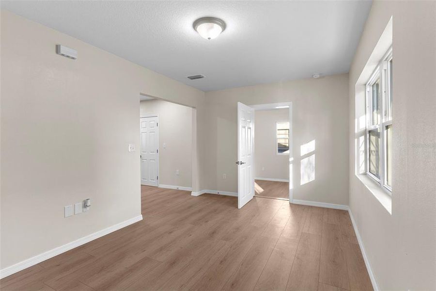 Spacious, unfurnished interior of a new home in , Auburndale (Image 24).