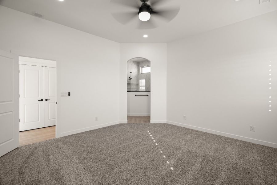 Spacious, unfurnished interior of a new home in Tierra Del Este 91, El Paso (Image 31).